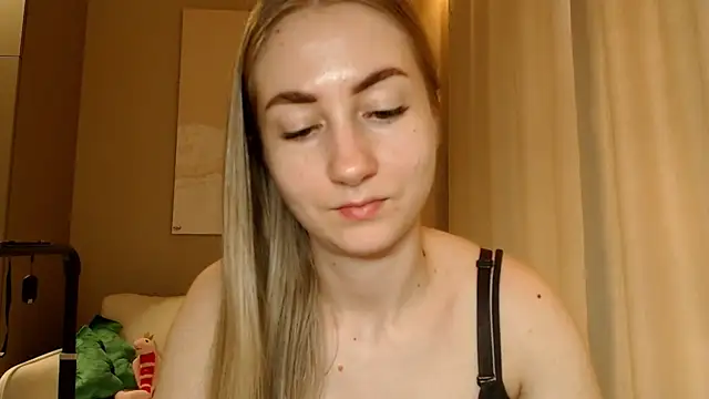 Snapshot of BluueSilk chatting on 01.29.25 BluueSilk online show from 01.29.25