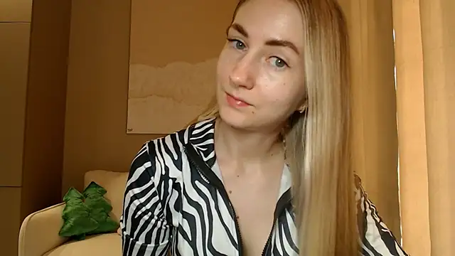 Snapshot of BluueSilk chatting on 01.31.25 BluueSilk online show from 01.31.25