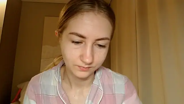 Snapshot of BluueSilk chatting on 02.03.25 BluueSilk online show from 02.03.25