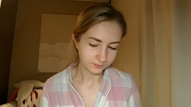 Snapshot of BluueSilk chatting on 02.04.25 BluueSilk online show from 02.04.25