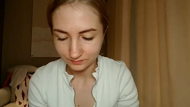 Snapshot of BluueSilk chatting on 02.04.25 BluueSilk online show from 02.04.25