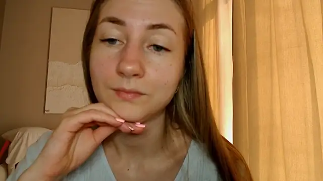 Snapshot of BluueSilk chatting on 02.08.25 BluueSilk online show from 02.08.25