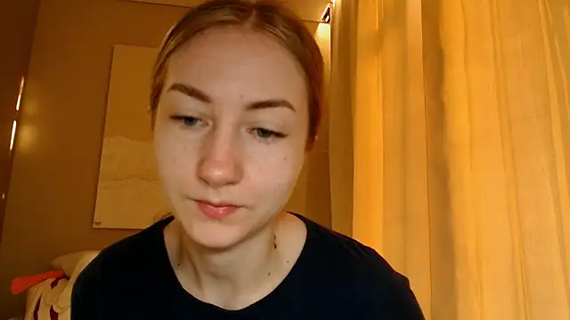 Snapshot of BluueSilk chatting on 02.10.25 BluueSilk online show from 02.10.25