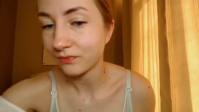 Snapshot of BluueSilk chatting on 02.10.25 BluueSilk online show from 02.10.25