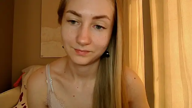 Snapshot of BluueSilk chatting on 02.12.25 BluueSilk online show from 02.12.25