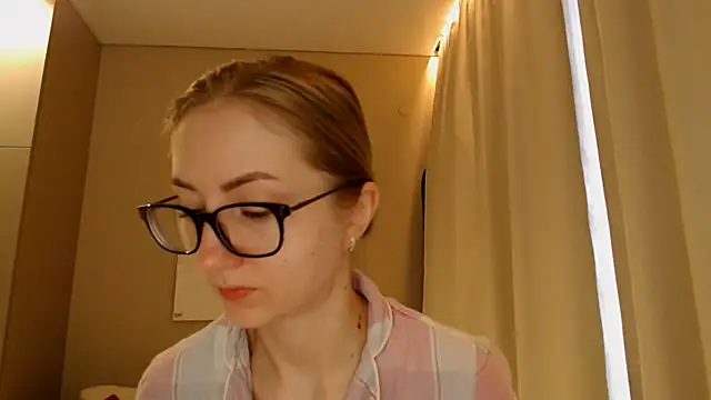 Snapshot of BluueSilk chatting on 03.01.25 BluueSilk online show from 03.01.25