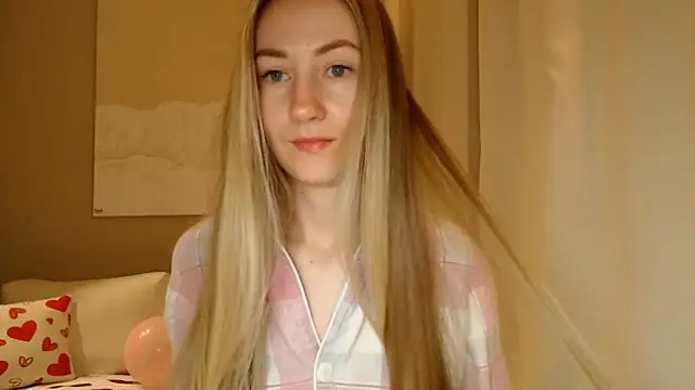 Snapshot of BluueSilk chatting on 03.03.25 BluueSilk online show from 03.03.25