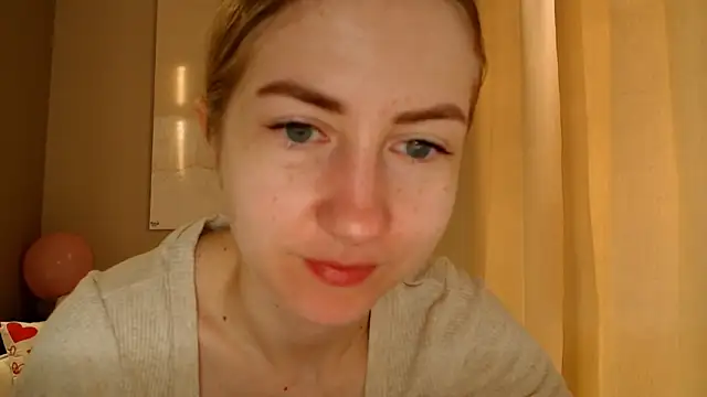 Snapshot of BluueSilk chatting on 03.04.25 BluueSilk online show from 03.04.25