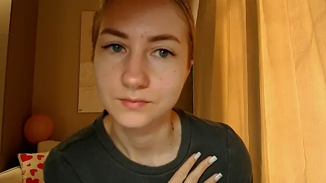 Snapshot of BluueSilk chatting on 03.07.25 BluueSilk online show from 03.07.25