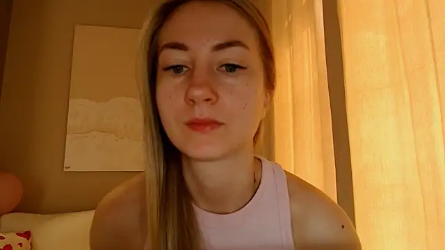 Snapshot of BluueSilk chatting on 03.10.25 BluueSilk online show from 03.10.25