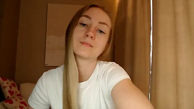 Snapshot of BluueSilk chatting on 03.17.25 BluueSilk online show from 03.17.25