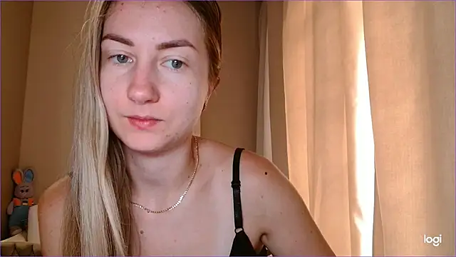 Snapshot of BluueSilk chatting on 09.17.25 BluueSilk online show from 09.17.25