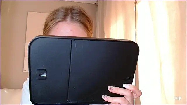 Snapshot of BluueSilk chatting on 09.18.25 BluueSilk online show from 09.18.25