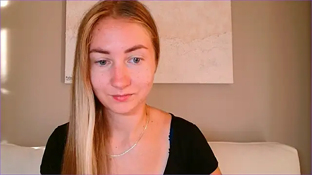 Snapshot of BluueSilk chatting on 10.20.25 BluueSilk online show from 10.20.25