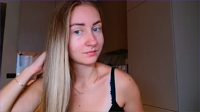 Snapshot of BluueSilk chatting on 10.30.25 BluueSilk online show from 10.30.25