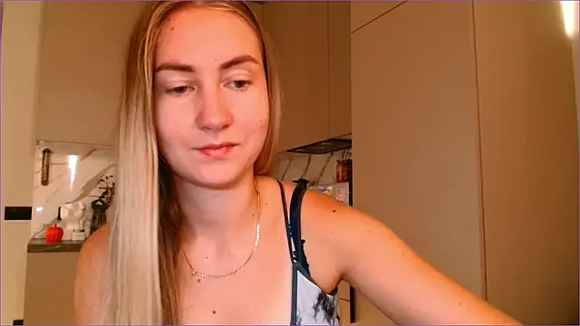 Snapshot of BluueSilk chatting on 10.31.25 BluueSilk online show from 10.31.25