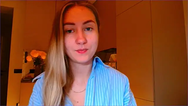 Snapshot of BluueSilk chatting on 11.13.25 BluueSilk online show from 11.13.25