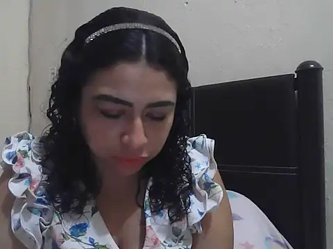 Snapshot of DalilahMx chatting on 06.10.26 DalilahMx online show from 06.10.26