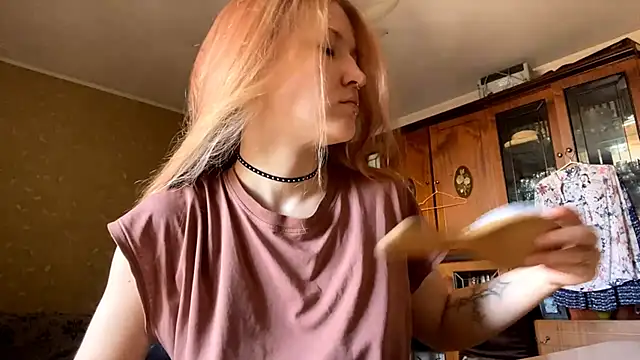 Snapshot of LaureenVielma chatting on 04.01.26 LaureenVielma online show from 04.01.26