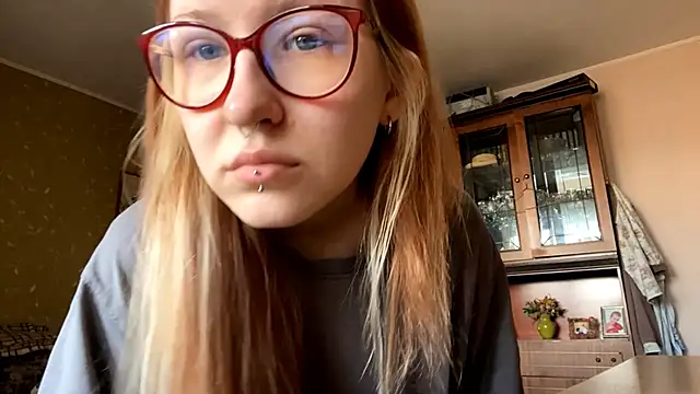 Snapshot of LaureenVielma chatting on 04.08.26 LaureenVielma online show from 04.08.26