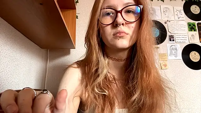 Snapshot of LaureenVielma chatting on 04.14.26 LaureenVielma online show from 04.14.26