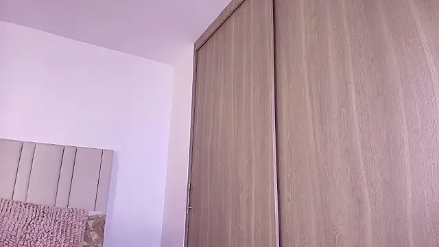 Snapshot of Anna-Lynn chatting on 03.08.26 Anna-Lynn online show from 03.08.26