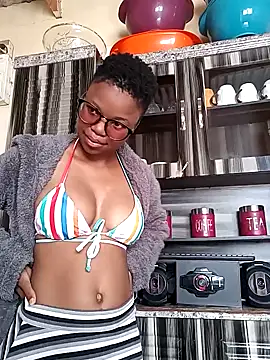 Snapshot of Sexylionessxx27 chatting on 02.04.26 Sexylionessxx27 online show from 02.04.26