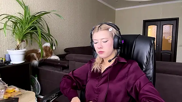 LadyFoxLove online show from 02.04.26