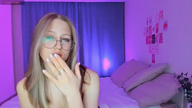 Snapshot of Vega_Taylor chatting on 02.26.26 Vega Taylor online show from 02.26.26