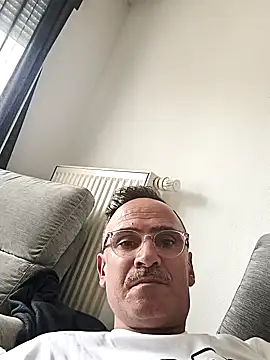 Snapshot of bobo672 chatting on 03.25.26 bobo672 online show from 03.25.26