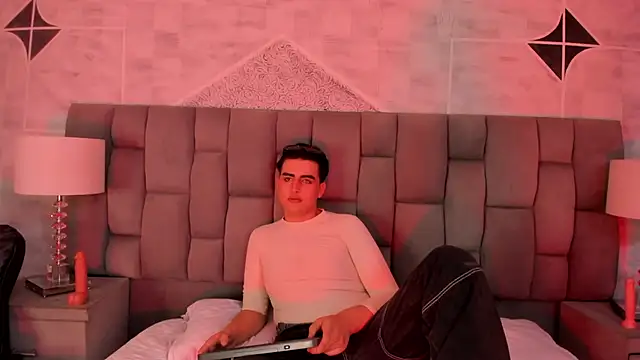 Snapshot of noahWolff_ chatting on 02.14.26 noahWolff online show from 02.14.26