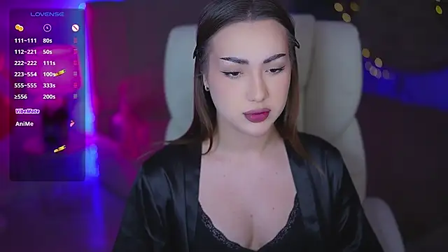 Snapshot of OliviaMoore_ chatting on 02.05.26 OliviaMoore online show from 02.05.26