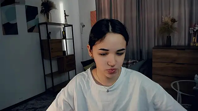 AvantgardAlone online show from 02.08.26