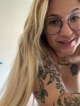 Snapshot of esposatattoo chatting on 03.22.26 esposatattoo online show from 03.22.26