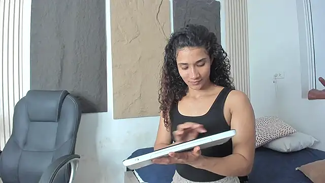 Snapshot of marian_rios chatting on 02.15.26 marian rios online show from 02.15.26