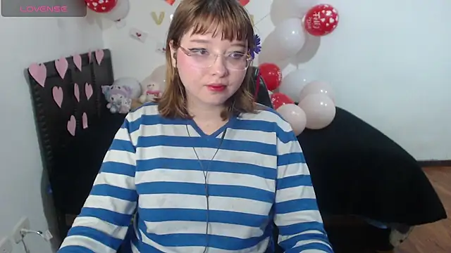 Snapshot of Cherrybloom692 chatting on 02.16.26 Cherrybloom692 online show from 02.16.26