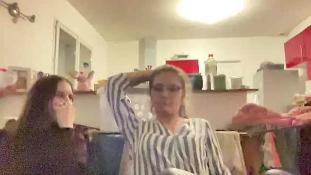 Snapshot of Ninafrisson chatting on 02.15.26 Ninafrisson online show from 02.15.26