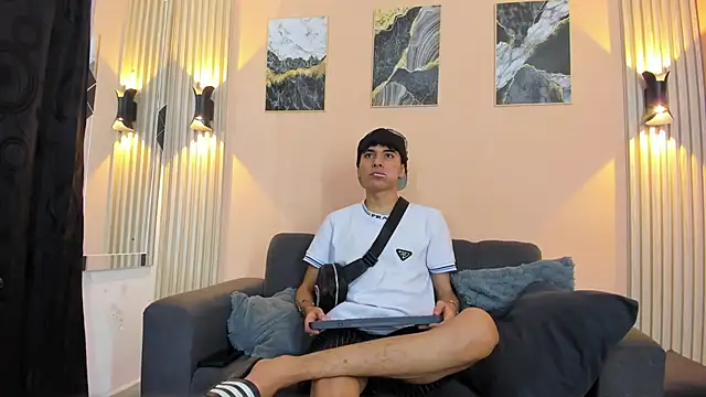 Snapshot of DesiresOfOlympus_ chatting on 04.15.26 DesiresOfOlympus online show from 04.15.26