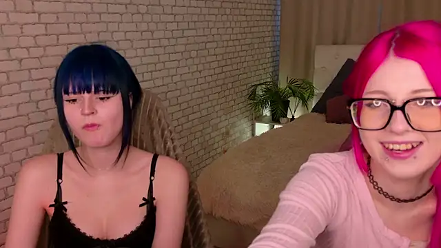 Snapshot of michelewild chatting on 04.05.26 michelewild online show from 04.05.26