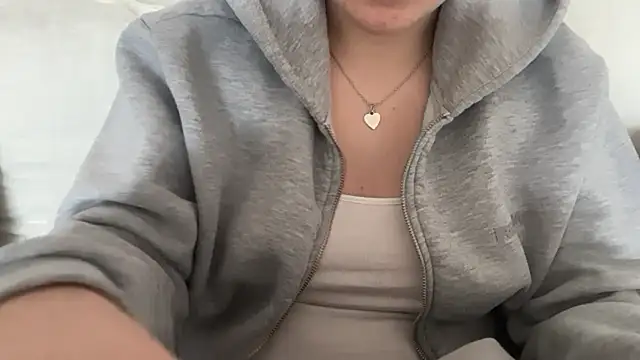 Snapshot of Lucyschickt chatting on 03.20.26 Lucyschickt online show from 03.20.26