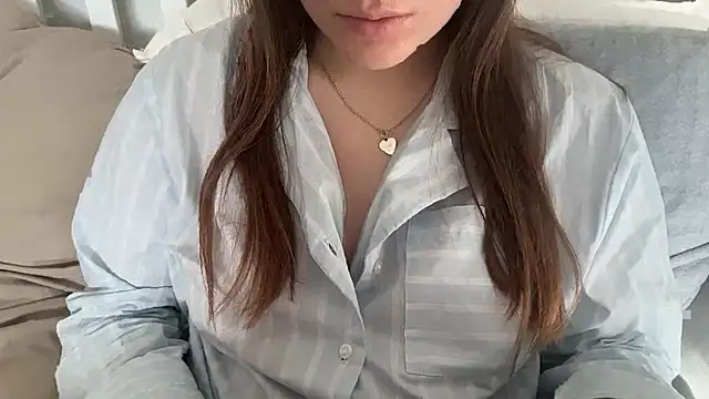 Snapshot of Lucyschickt chatting on 04.06.26 Lucyschickt online show from 04.06.26