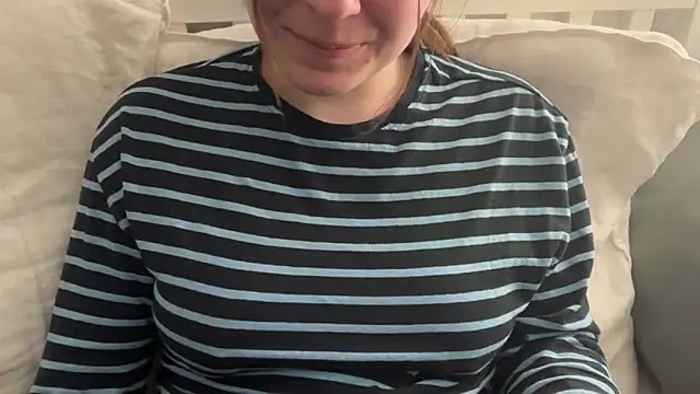 Snapshot of Lucyschickt chatting on 04.12.26 Lucyschickt online show from 04.12.26