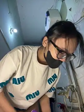 Snapshot of Leeeiuu chatting on 02.01.26 Leeeiuu online show from 02.01.26