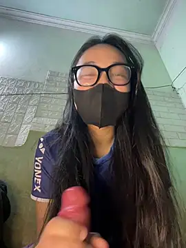 Snapshot of Leeeiuu chatting on 02.02.26 Leeeiuu online show from 02.02.26