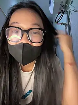 Snapshot of Leeeiuu chatting on 02.10.26 Leeeiuu online show from 02.10.26