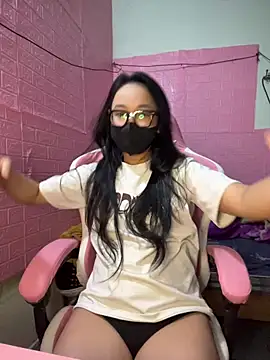 Snapshot of Leeeiuu chatting on 02.22.26 Leeeiuu online show from 02.22.26