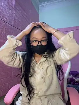 Snapshot of Leeeiuu chatting on 02.23.26 Leeeiuu online show from 02.23.26