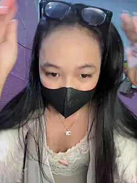 Snapshot of Leeeiuu chatting on 02.26.26 Leeeiuu online show from 02.26.26