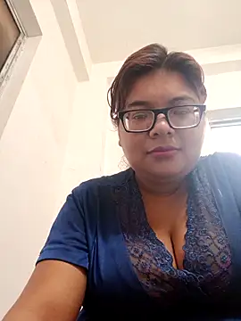 Elie Hallway online show from 04.09.26