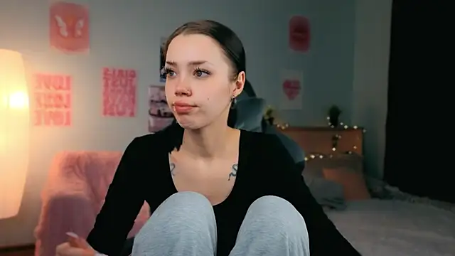 Snapshot of Vexnexe chatting on 02.13.26 Vexnexe online show from 02.13.26